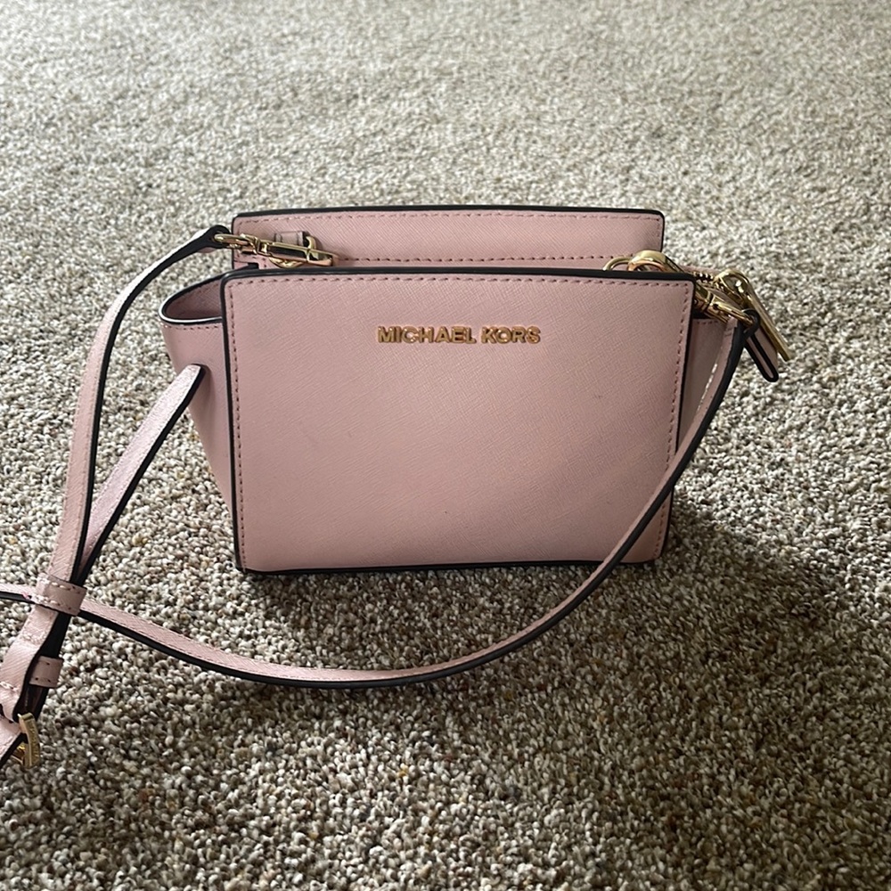 Small light pink michael kors bag
